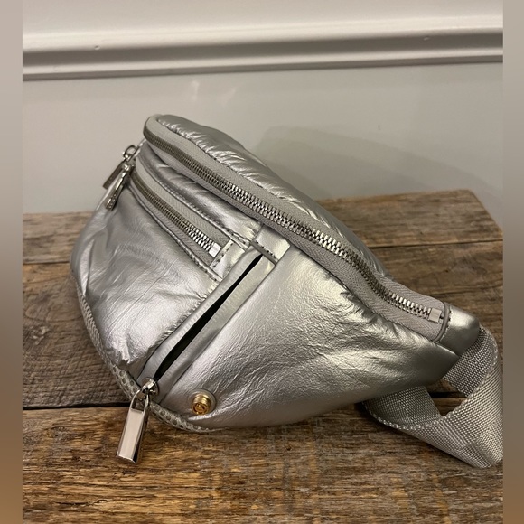 Caraa Small Sling Bag/ Fanny Pack - Picture 3 of 6